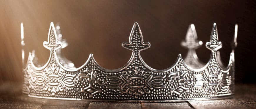 50 Regal Baby Names That Mean “Crown”